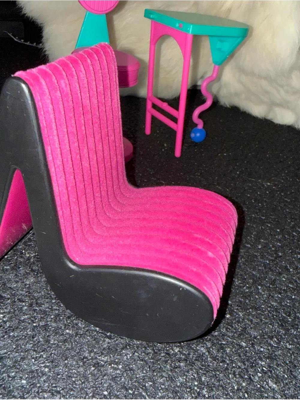LOL Suprise furniture